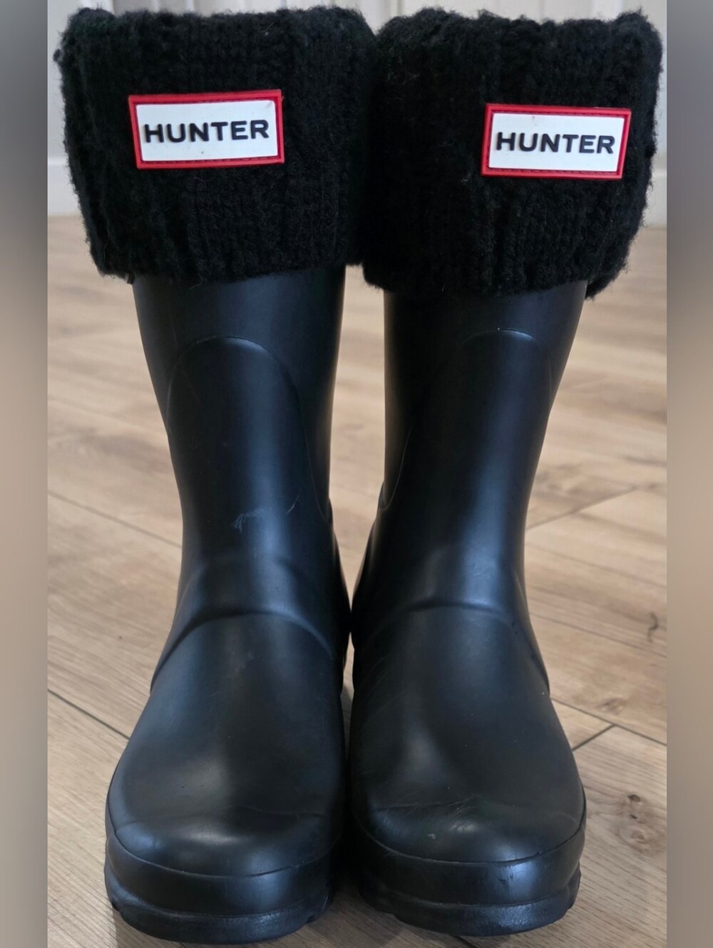 Hunter Original Short Rain Boots with Black Boot Socks - Size US 7